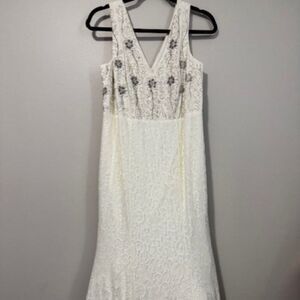 NEW Woman's Torrid Ivory and Lace Embellished V Neck No Sleeve Dress Size 10